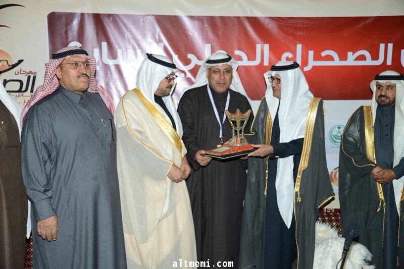 امين حائل ورئيس السياحة يكرمان الاستاذ الصعب 